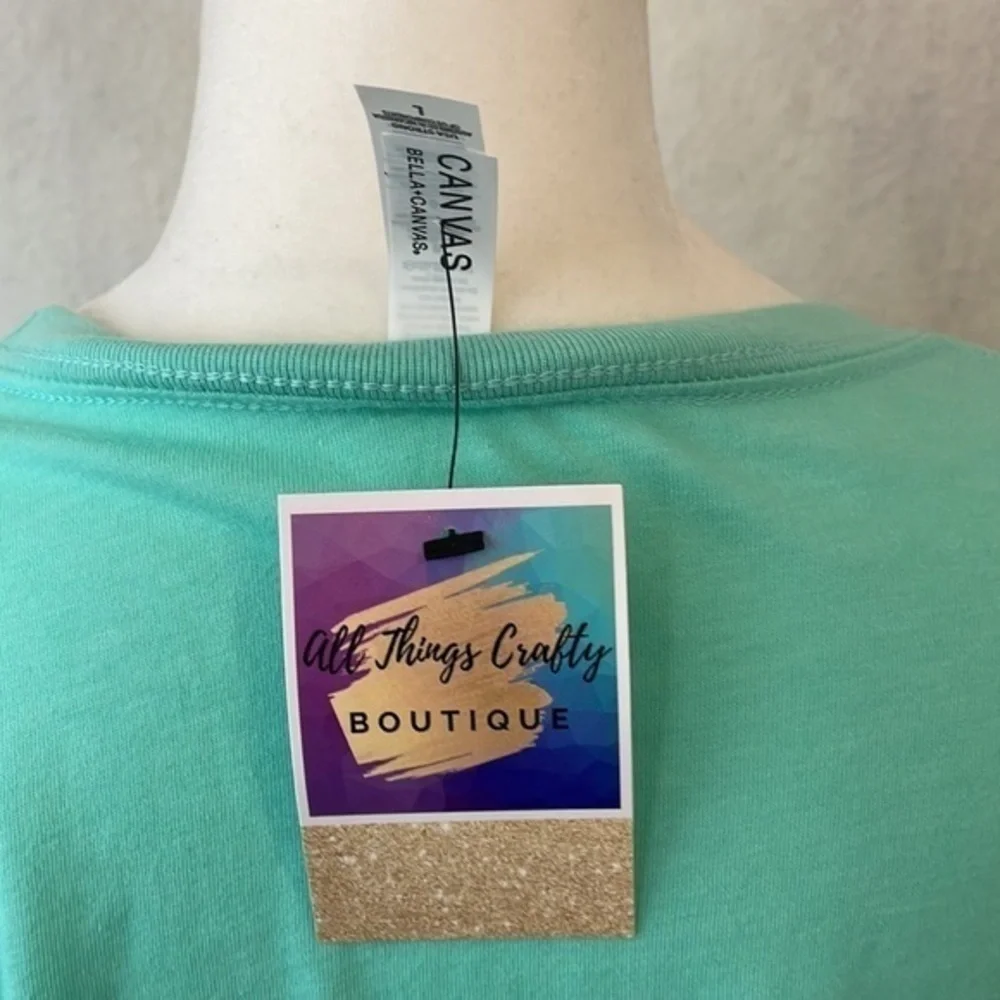 💥NWT mint green friends T-shirt